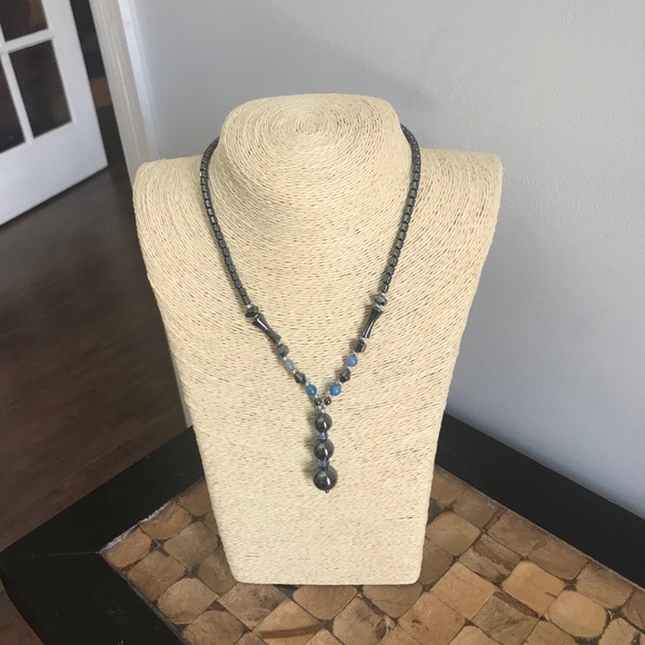 Exotic accent necklace. Hematite Stone. - Picture 2 of 3